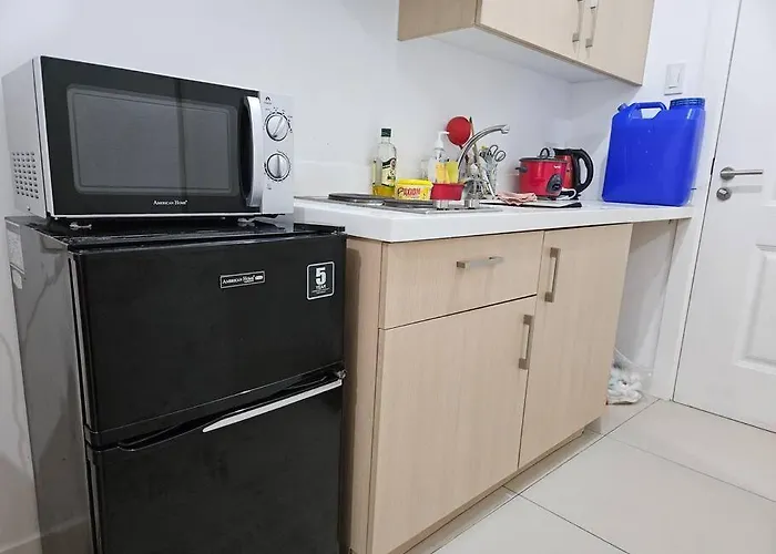 Private W/ Balcony Near Batasan, Ateneo, Up, Diliman, The Residences At Commonwealth * Manila