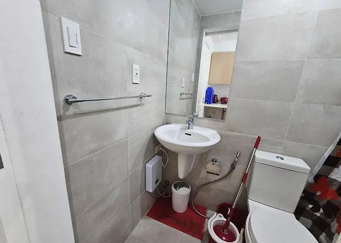 Apartamento Private W/ Balcony Near Batasan, Ateneo, Up, Diliman, The Residences At Commonwealth