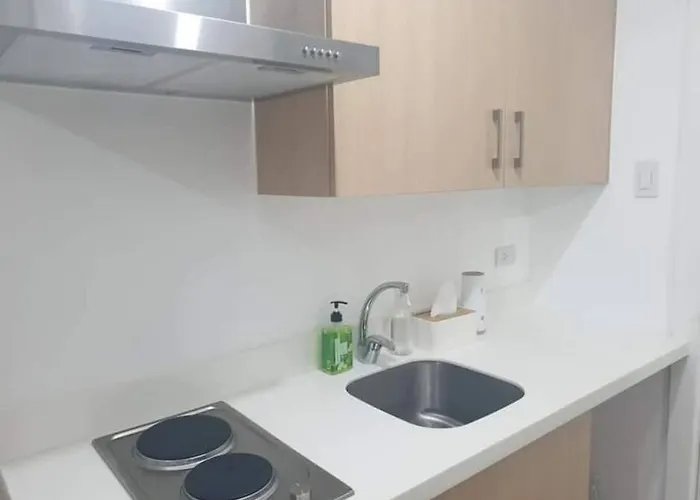 Private W/ Balcony Near Batasan, Ateneo, Up, Diliman, The Residences At Commonwealth Apartamento