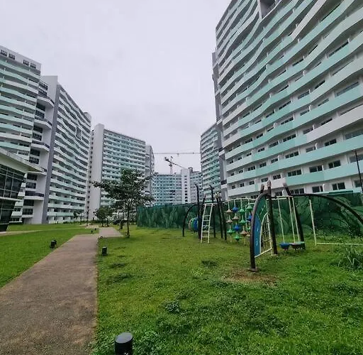 Private W/ Balcony Near Batasan, Ateneo, Up, Diliman, The Residences At Commonwealth Apartamento Manila