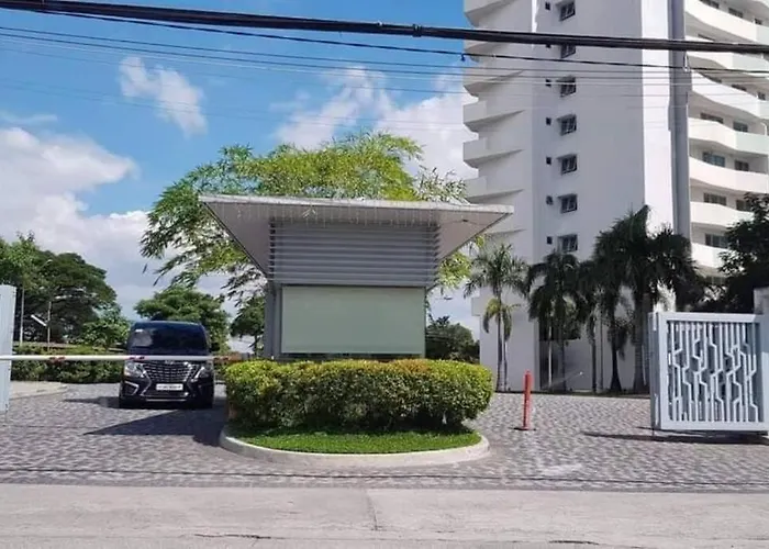 Private W/ Balcony Near Batasan, Ateneo, Up, Diliman, The Residences At Commonwealth *